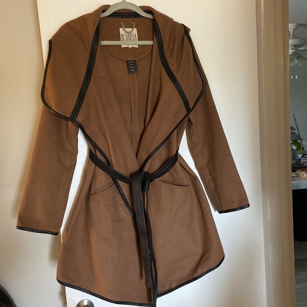 Womens fall/winter coat with hood and belt. Size large